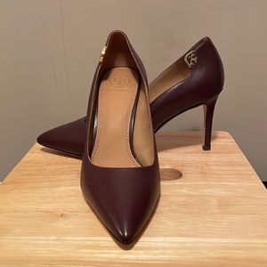 Tory Burch- burgundy classy heels
